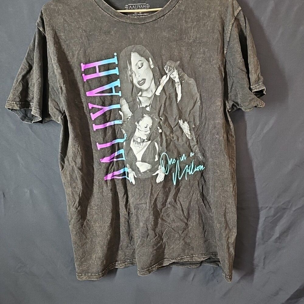Aaliyah One in A Million Graphic T-shirt Men Med Black Short Sleeve Distressed